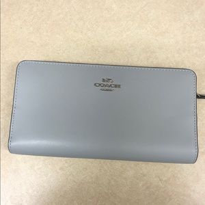 NWT Coach Wallet 💙